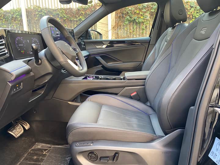 Фото 8 - Volkswagen Tiguan L Pro