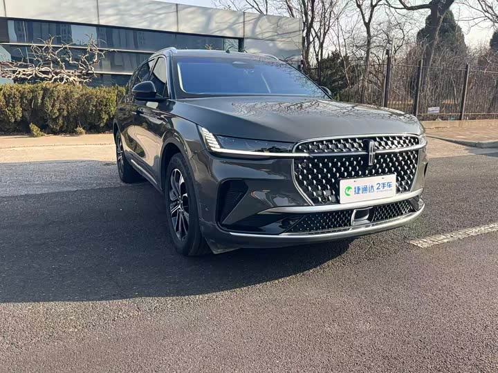 Фото 3 - Lincoln Nautilus