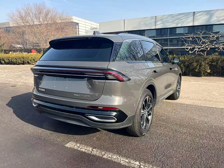 Фото 6 - Lincoln Nautilus