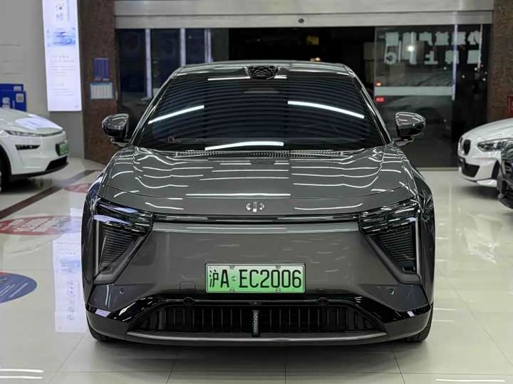 Фото 2 - HiPhi Y