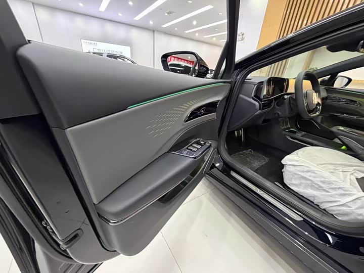 Фото 9 - Hongqi EH7