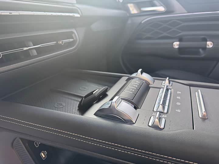 Фото 9 - Tank 300 Hybrid