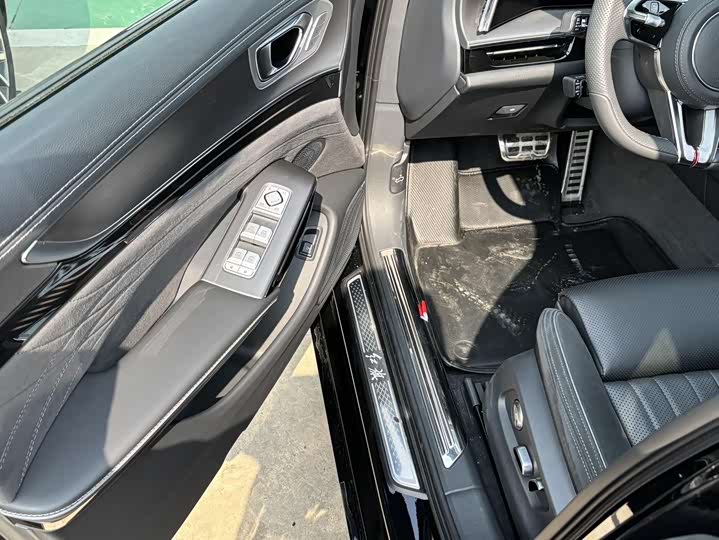 Фото 3 - Hongqi H9