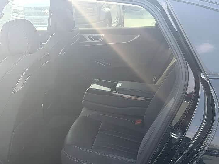 Фото 8 - Hongqi H9