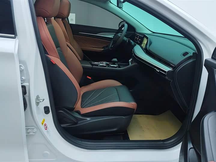 Фото 8 - Changan Eado Plus