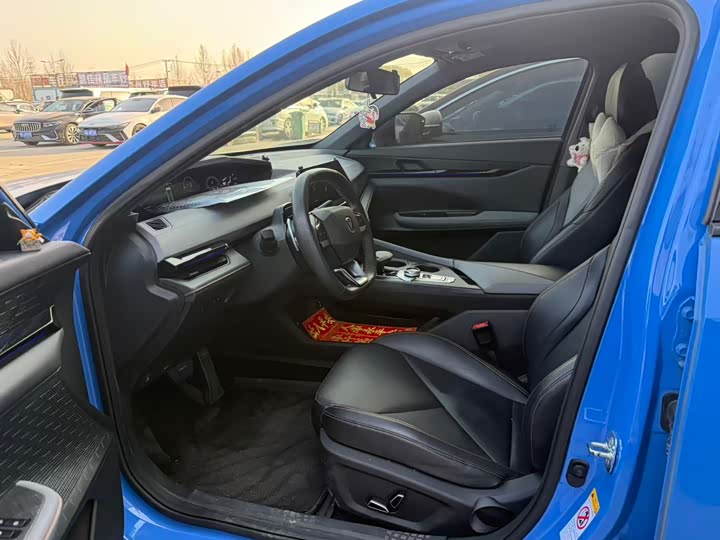 Фото 4 - Changan UNI-V