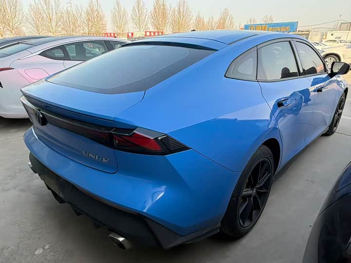 Фото 7 - Changan UNI-V