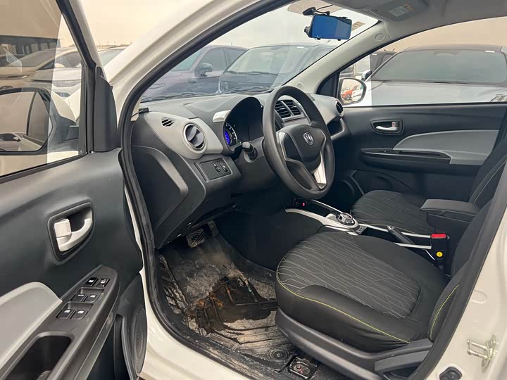 Фото 8 - Changan BenBen E-Star