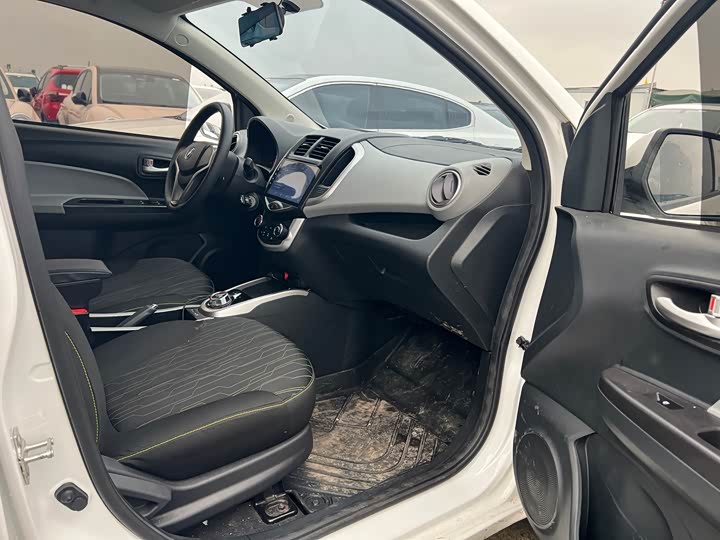 Фото 9 - Changan BenBen E-Star