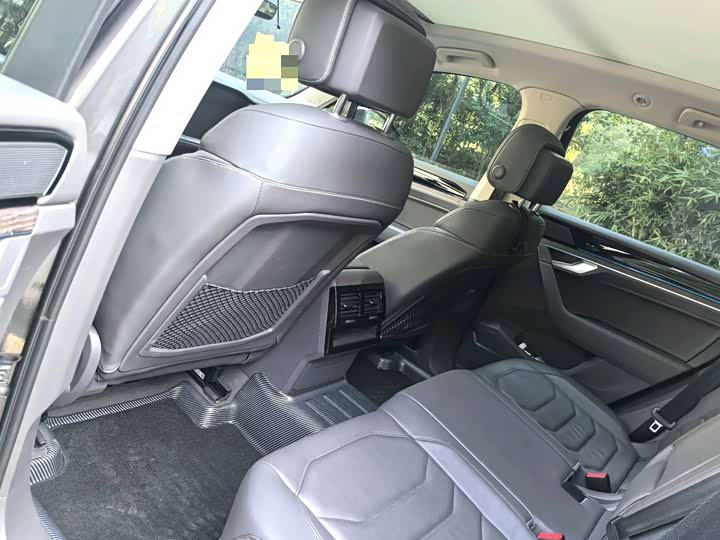 Фото 6 - Volkswagen Touareg