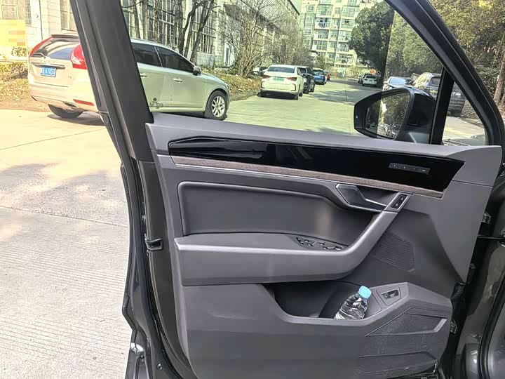 Фото 8 - Volkswagen Touareg