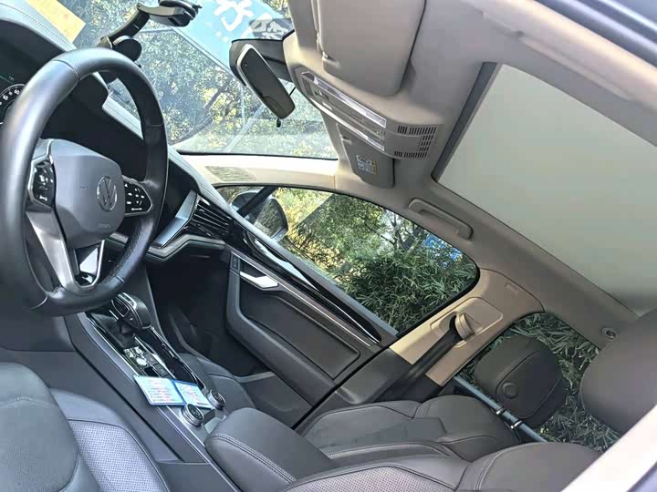 Фото 9 - Volkswagen Touareg