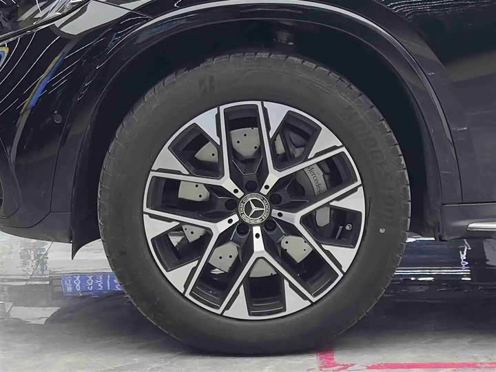 Photo 4 - Mercedes-Benz GLC-Class Hybrid