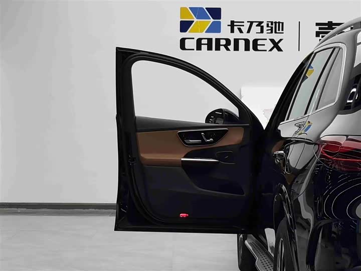 Photo 5 - Mercedes-Benz GLC-Class Hybrid