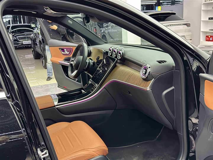 Photo 8 - Mercedes-Benz GLC-Class Hybrid