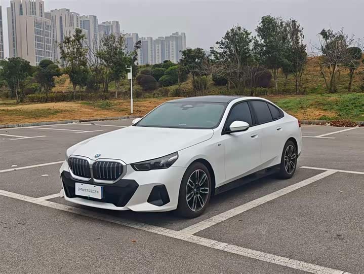 Фото 1 - BMW 5 Series