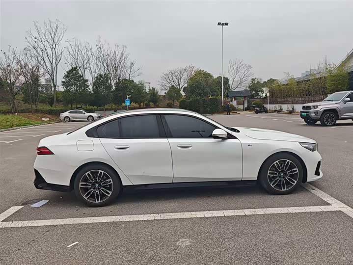 Фото 3 - BMW 5 Series