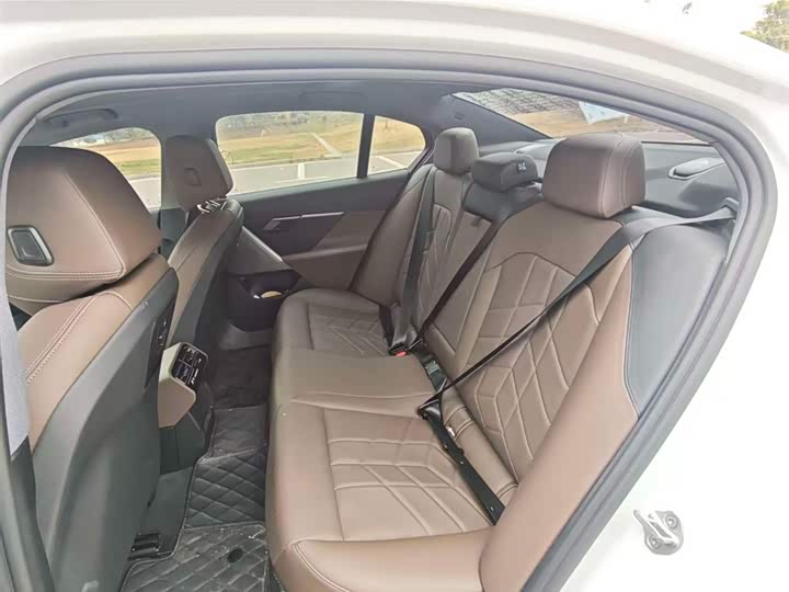 Фото 6 - BMW 5 Series