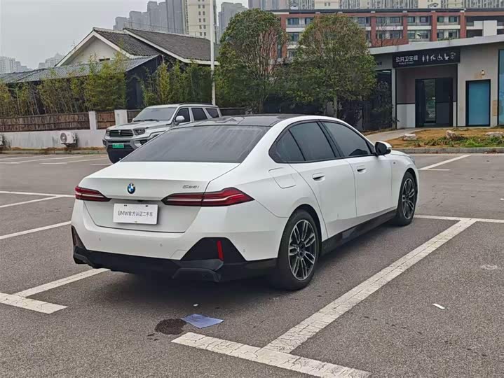 Фото 9 - BMW 5 Series