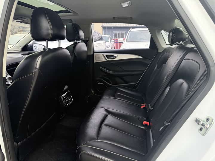 Фото 4 - Roewe i6 Max EV