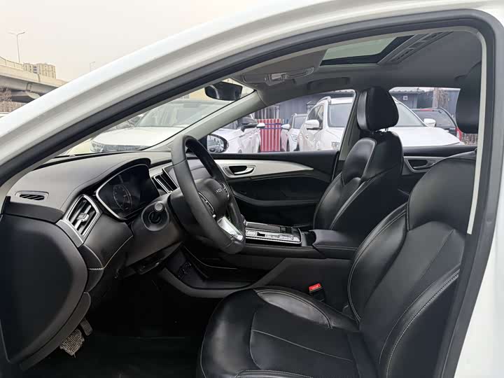 Фото 6 - Roewe i6 Max EV