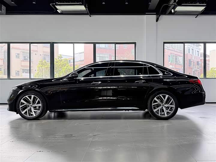 Photo 3 - Mercedes-Benz E-Class