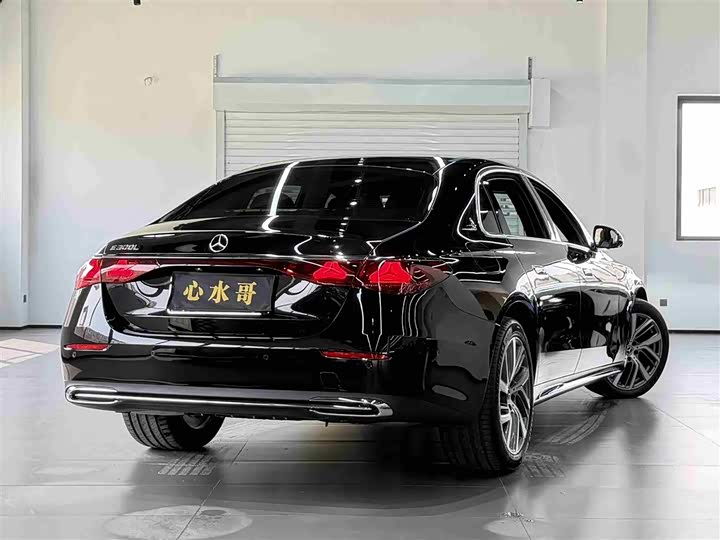 Photo 4 - Mercedes-Benz E-Class