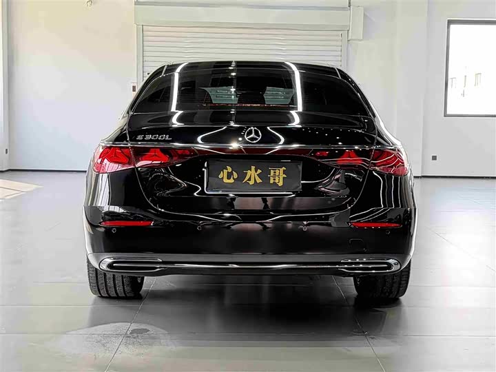 Photo 5 - Mercedes-Benz E-Class