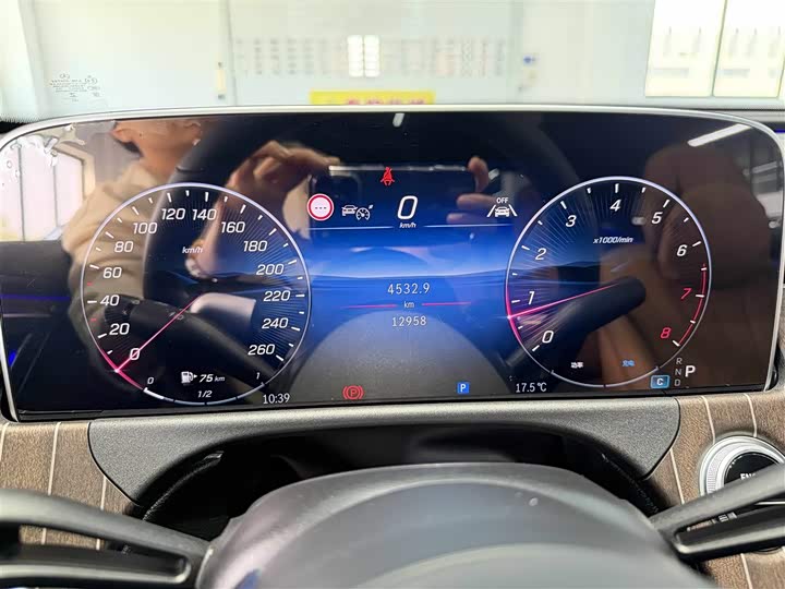 Photo 8 - Mercedes-Benz E-Class