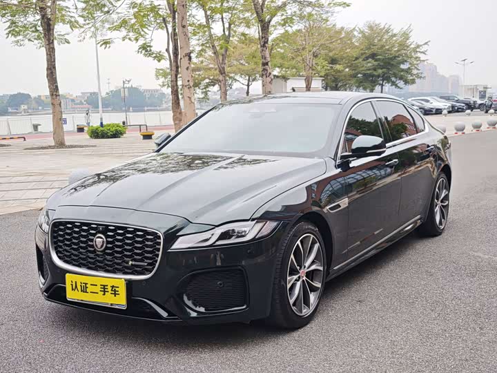 Фото 1 - Jaguar XF L