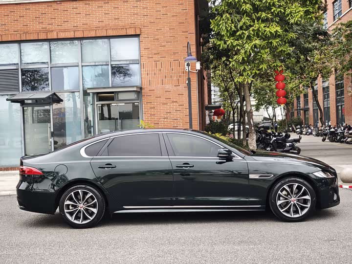 Фото 3 - Jaguar XF L