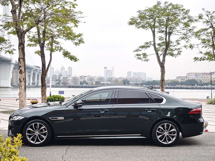Фото 8 - Jaguar XF L