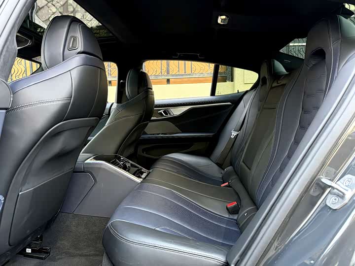 Фото 9 - BMW 8 Series