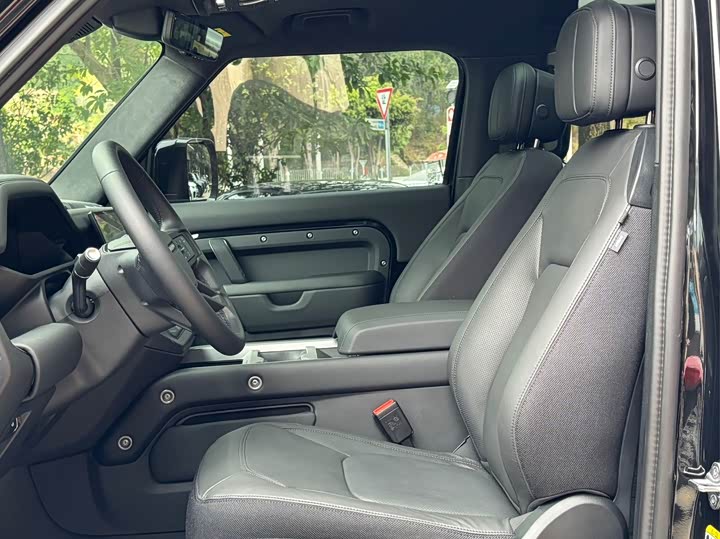 Фото 8 - Land Rover Defender