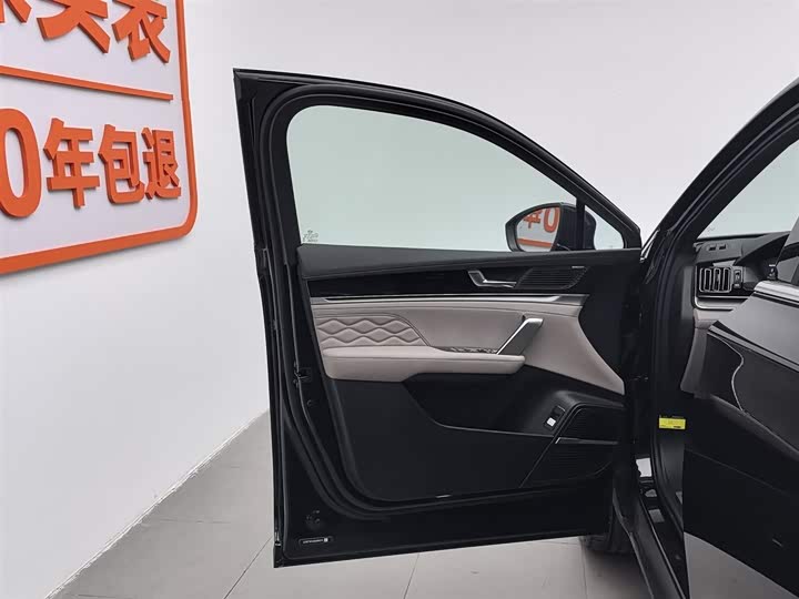 Фото 8 - BYD Tang Hybrid/EV