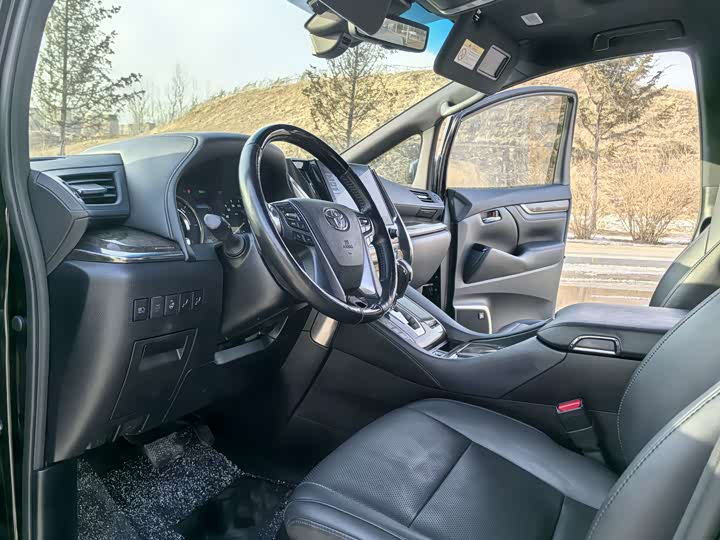 Фото 9 - Toyota Vellfire