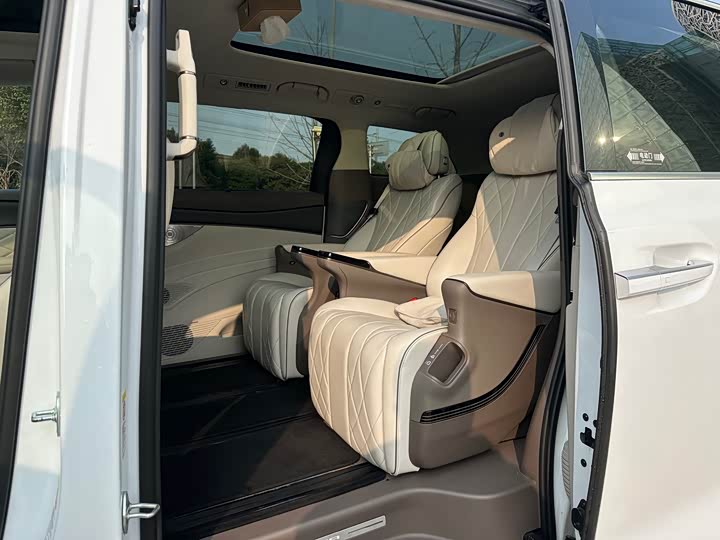 Фото 5 - Denza D9