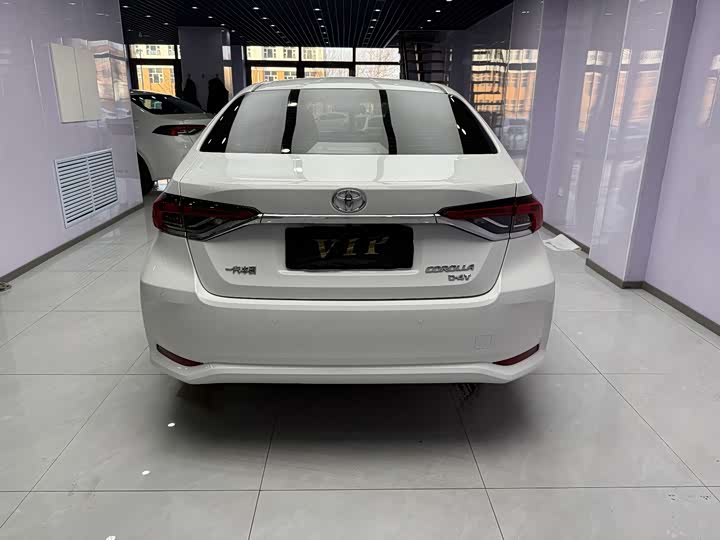 Фото 2 - Toyota Corolla