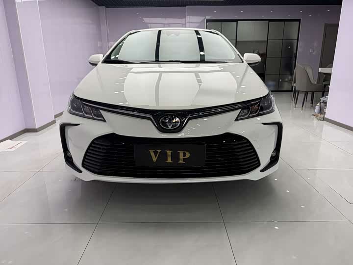 Фото 3 - Toyota Corolla