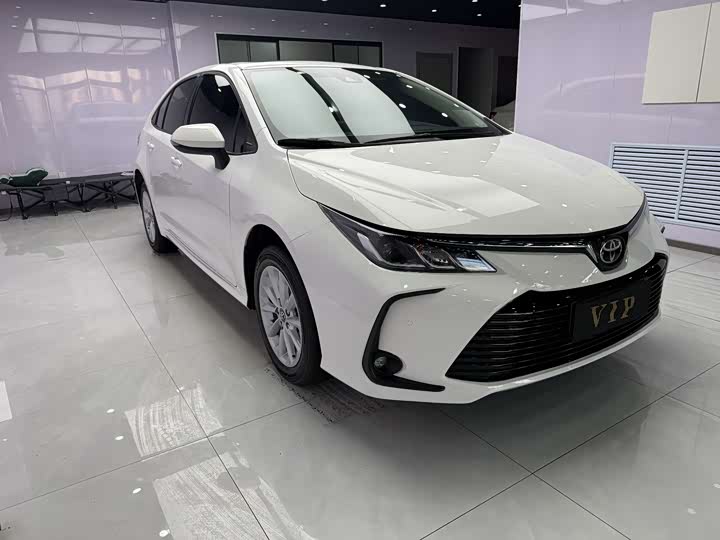 Фото 4 - Toyota Corolla