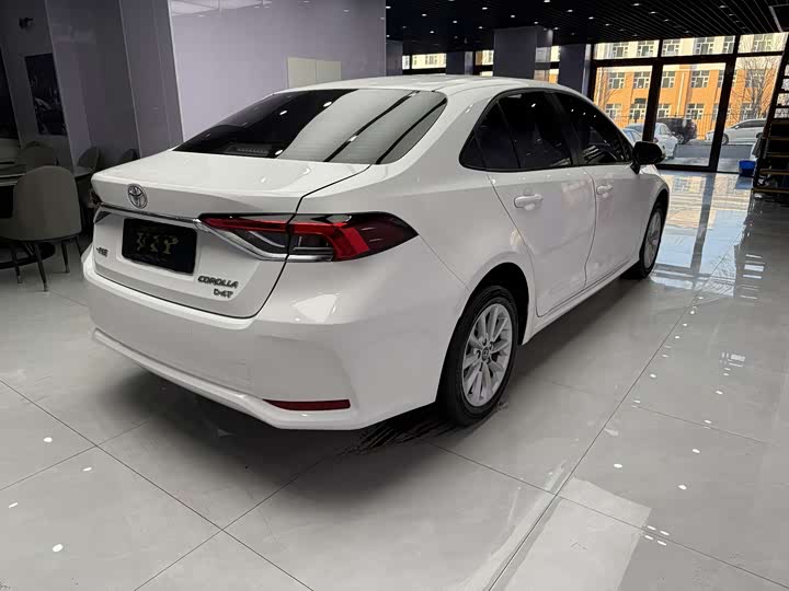 Фото 6 - Toyota Corolla