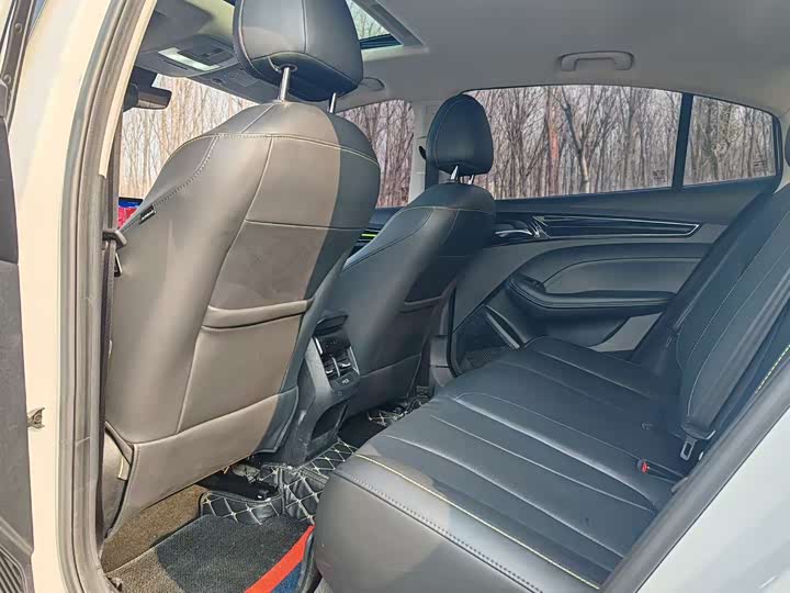 Фото 5 - Roewe i5