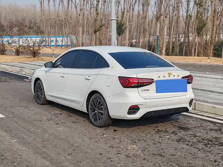 Фото 7 - Roewe i5