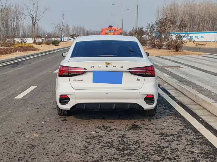 Фото 8 - Roewe i5