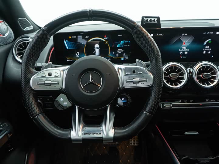 Фото 7 - Mercedes-Benz GLB-Class AMG