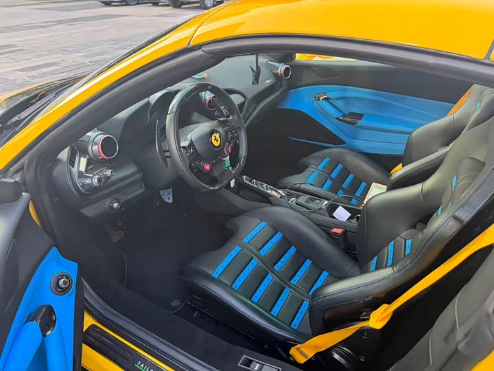 Фото 4 - Ferrari F8