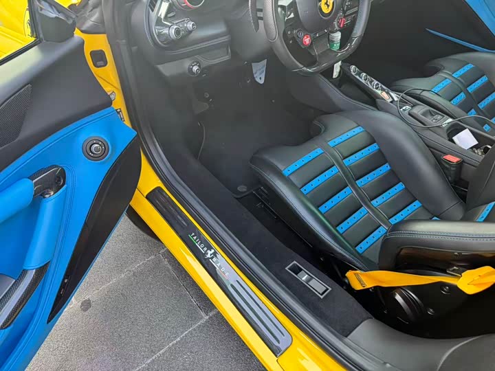 Фото 6 - Ferrari F8