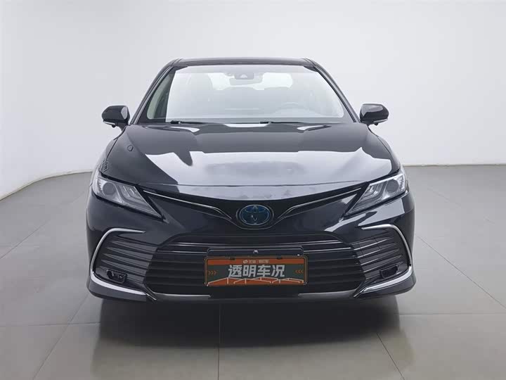 Фото 3 - Toyota Camry