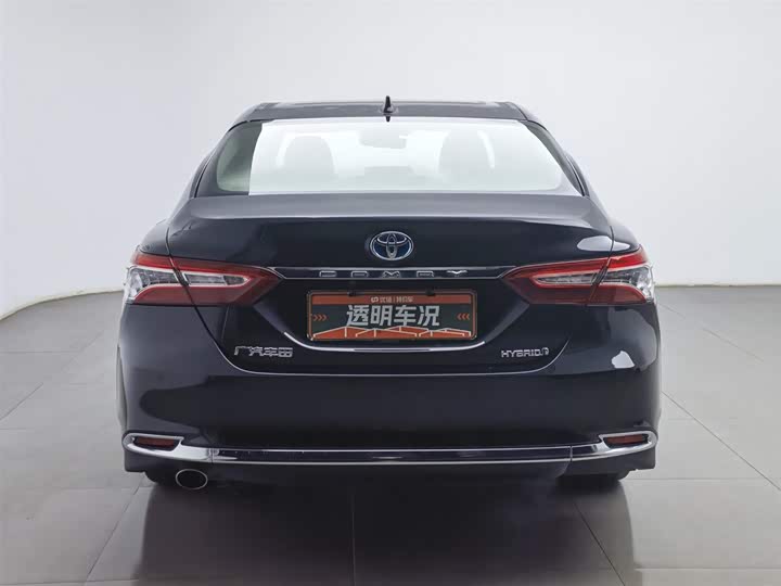 Фото 4 - Toyota Camry