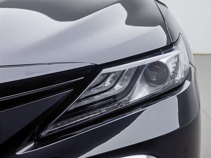 Фото 7 - Toyota Camry